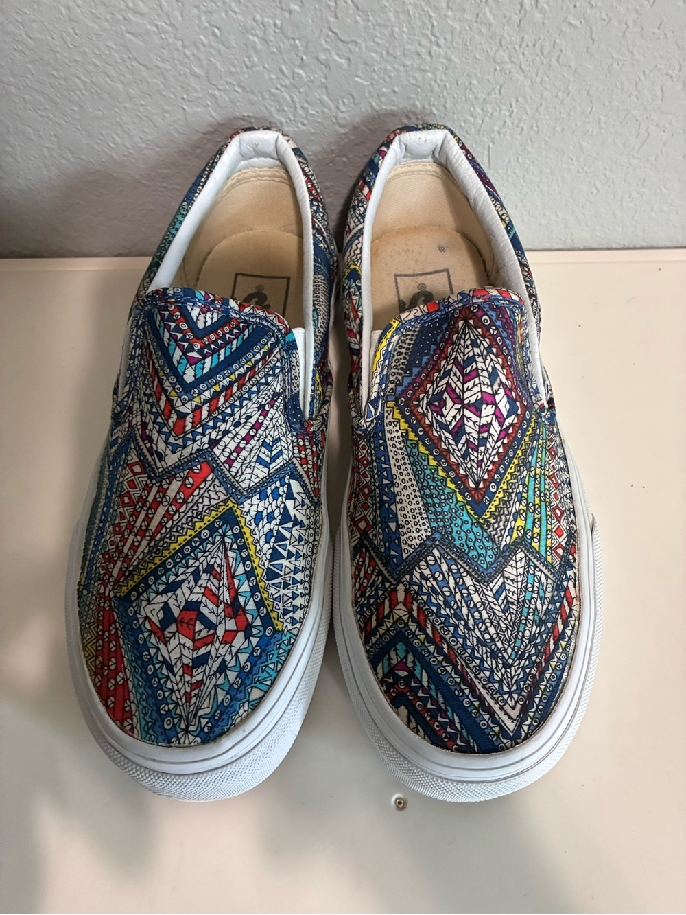 Vans Off the Wall Colorful Geometric Unisex Slip-On Sneakers W-7 
M-5.5